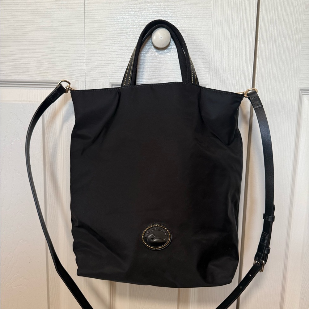 Dooney &Bourke black tote
